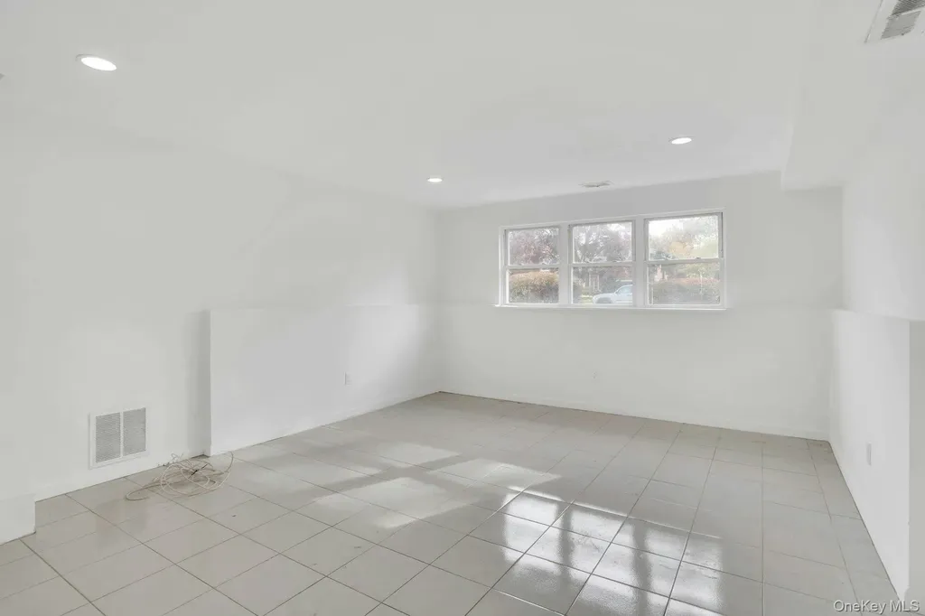 44 Delaware Avenue Commack NY 11725