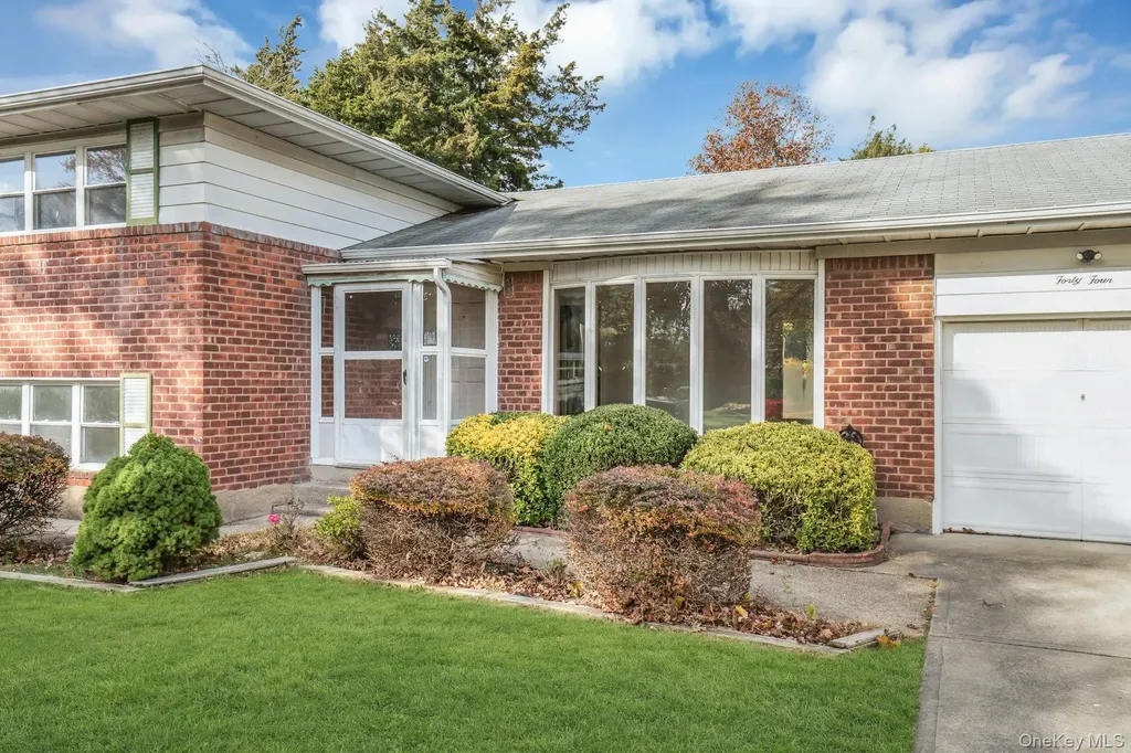 44 Delaware Avenue Commack NY 11725