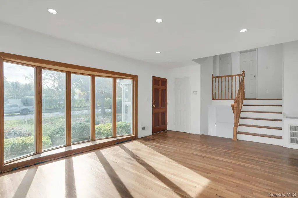 44 Delaware Avenue Commack NY 11725