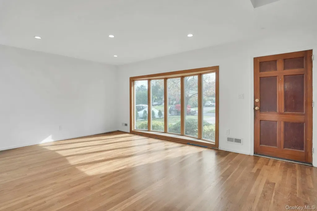 44 Delaware Avenue Commack NY 11725