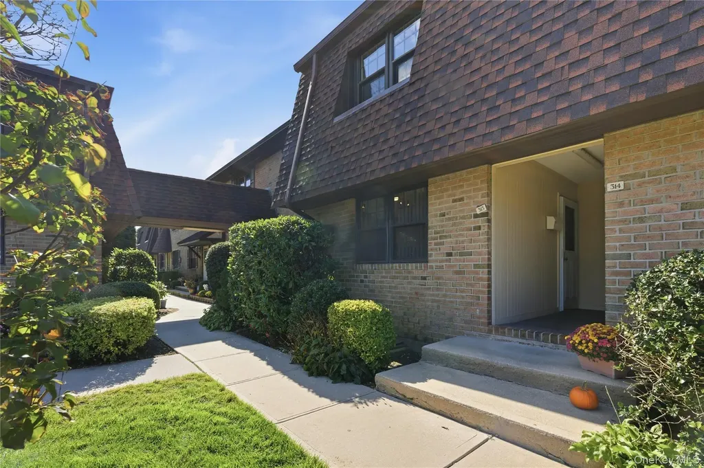 313 Mariners Way Copiague NY 11726