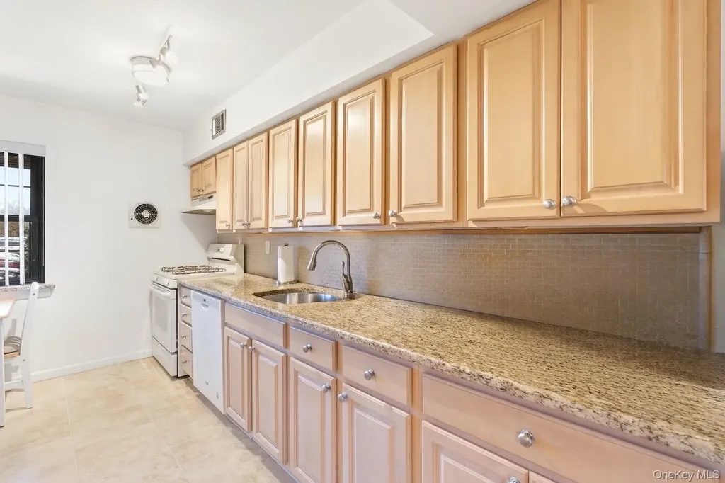 313 Mariners Way Copiague NY 11726