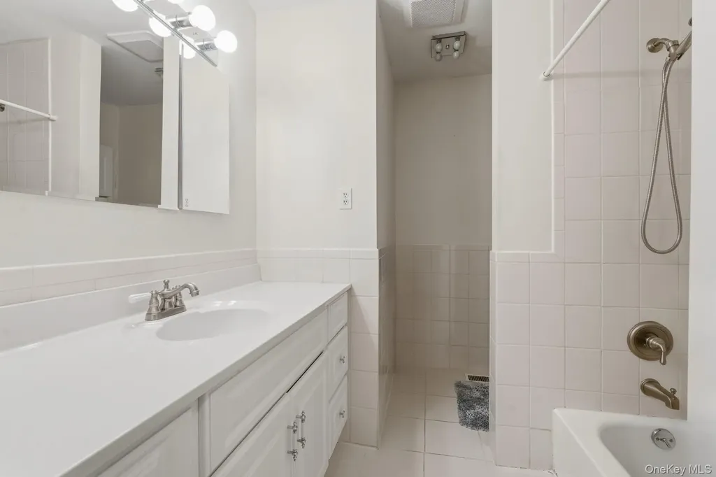 313 Mariners Way Copiague NY 11726