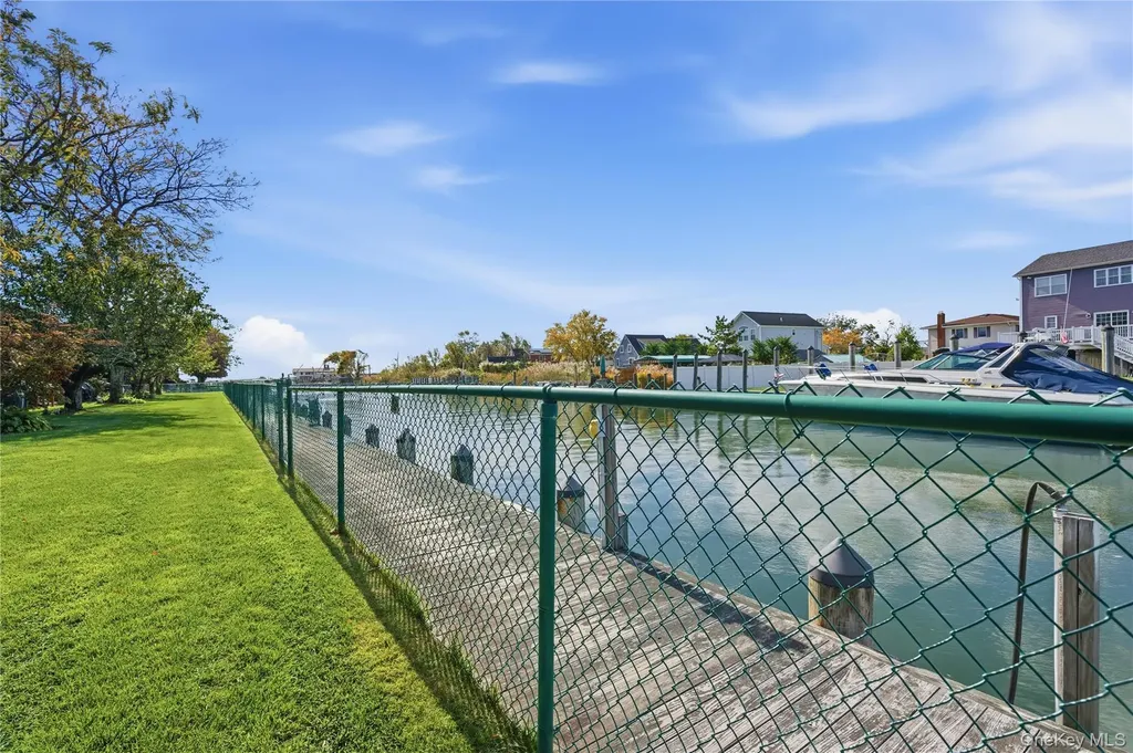 313 Mariners Way Copiague NY 11726