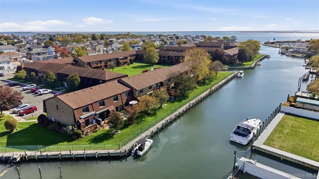 313 Mariners Way Copiague NY 11726