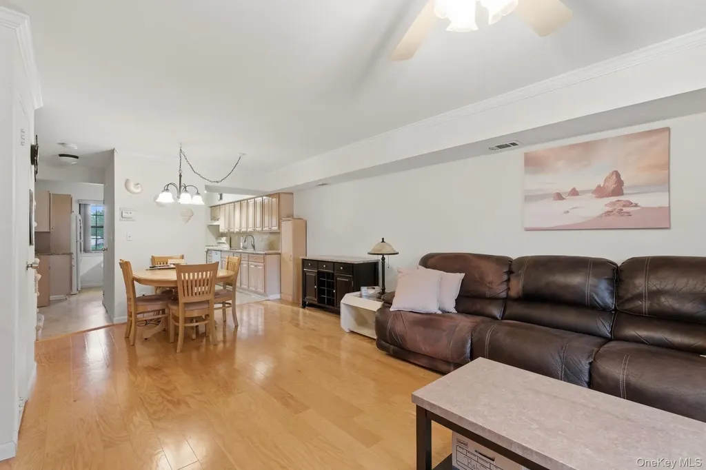 313 Mariners Way Copiague NY 11726