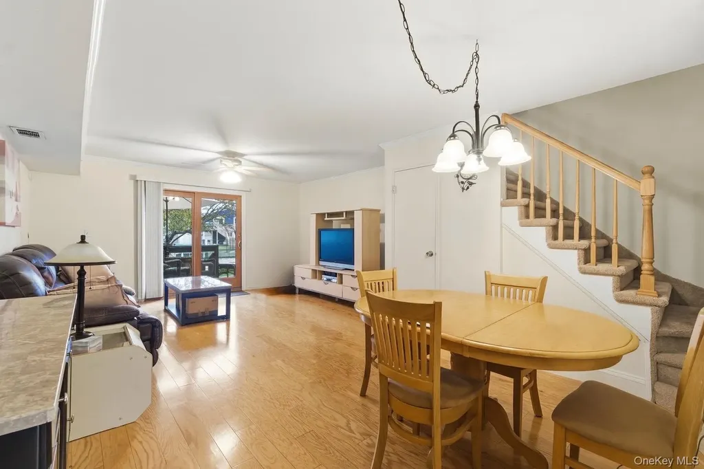 313 Mariners Way Copiague NY 11726