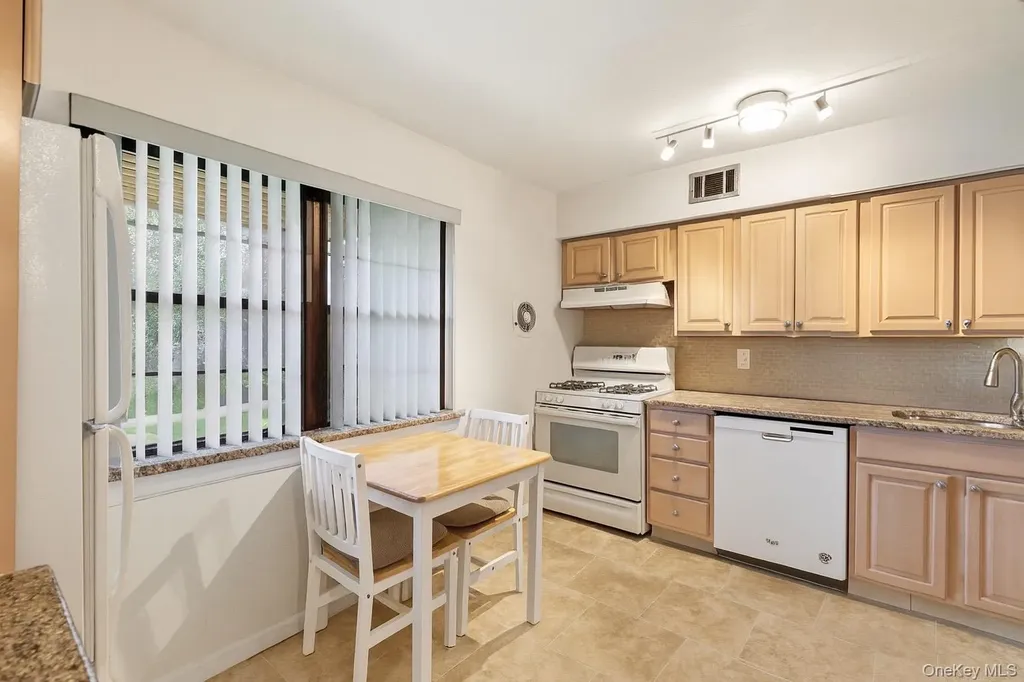 313 Mariners Way Copiague NY 11726