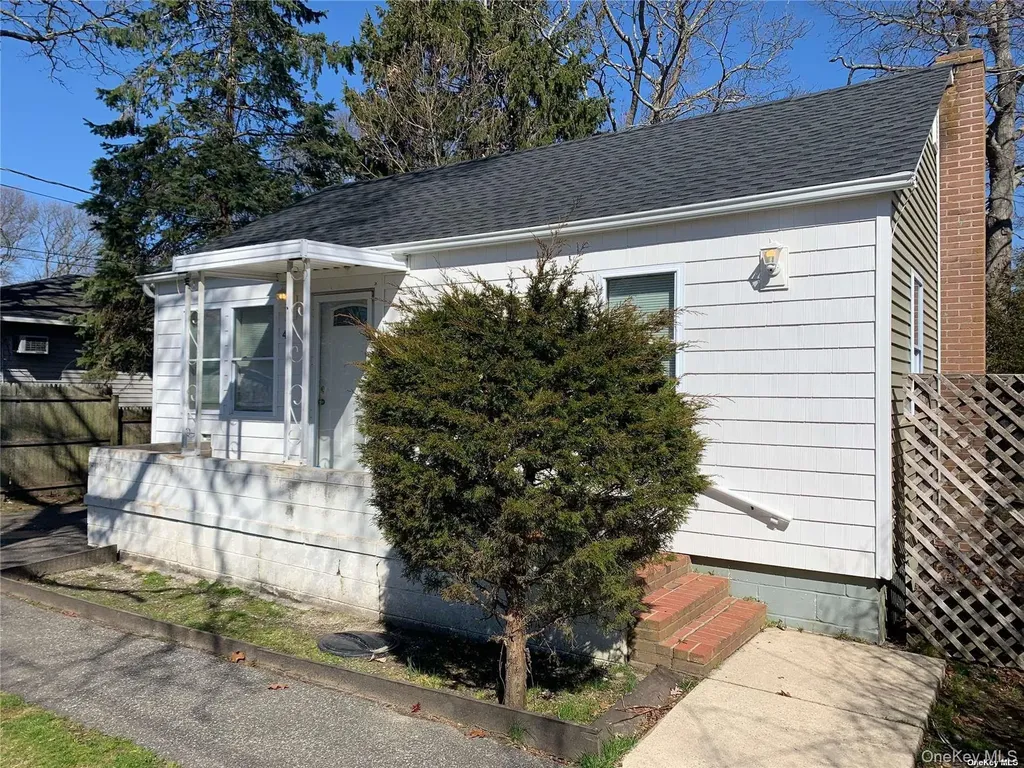 43 Fairview Drive Shirley NY 11967