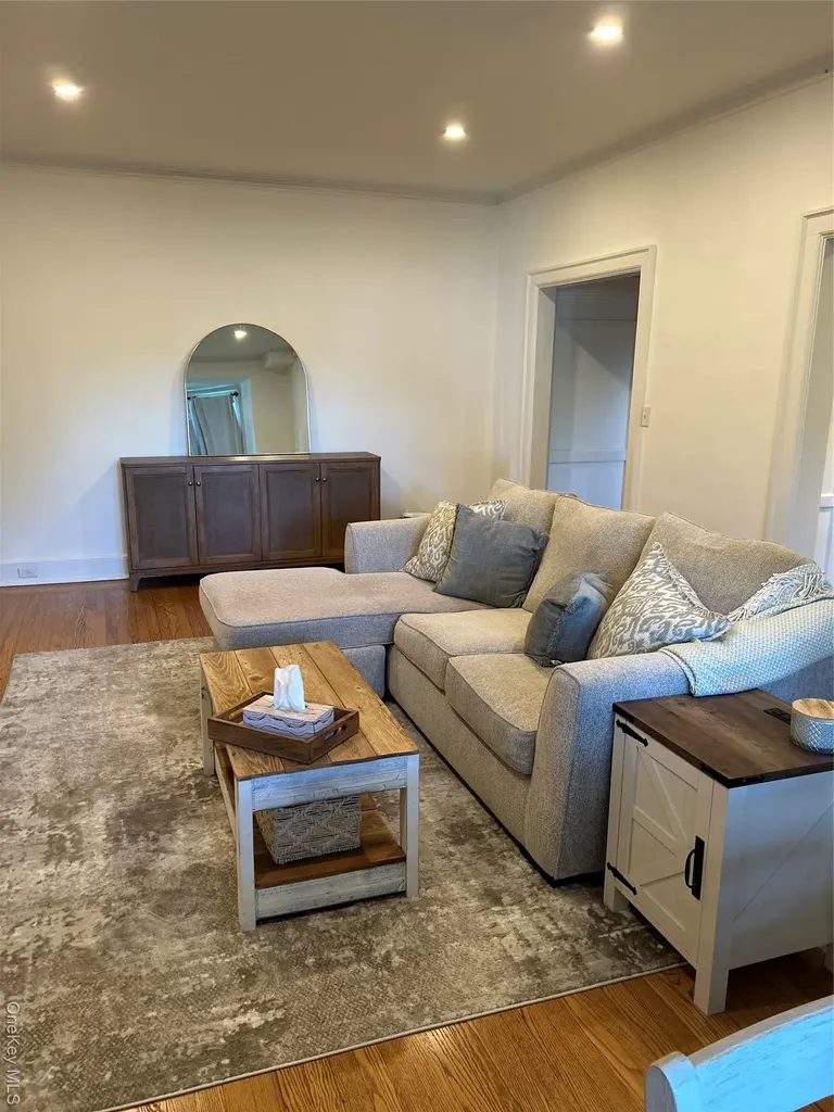 56 Pondfield Road W Bronxville NY 10708