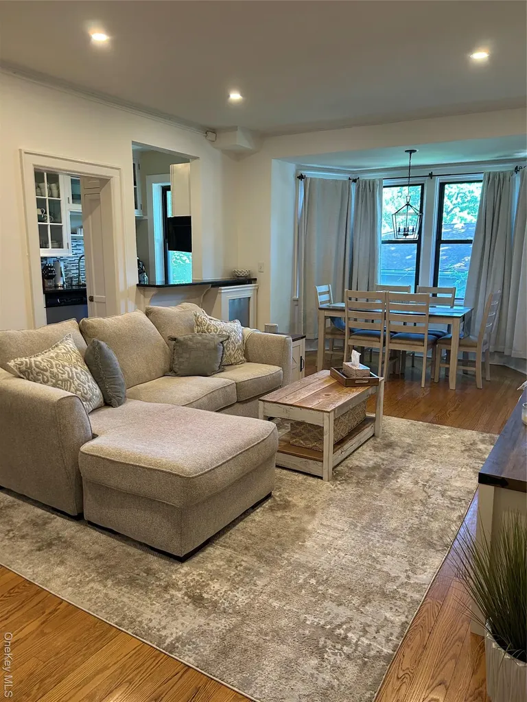 56 Pondfield Road W Bronxville NY 10708