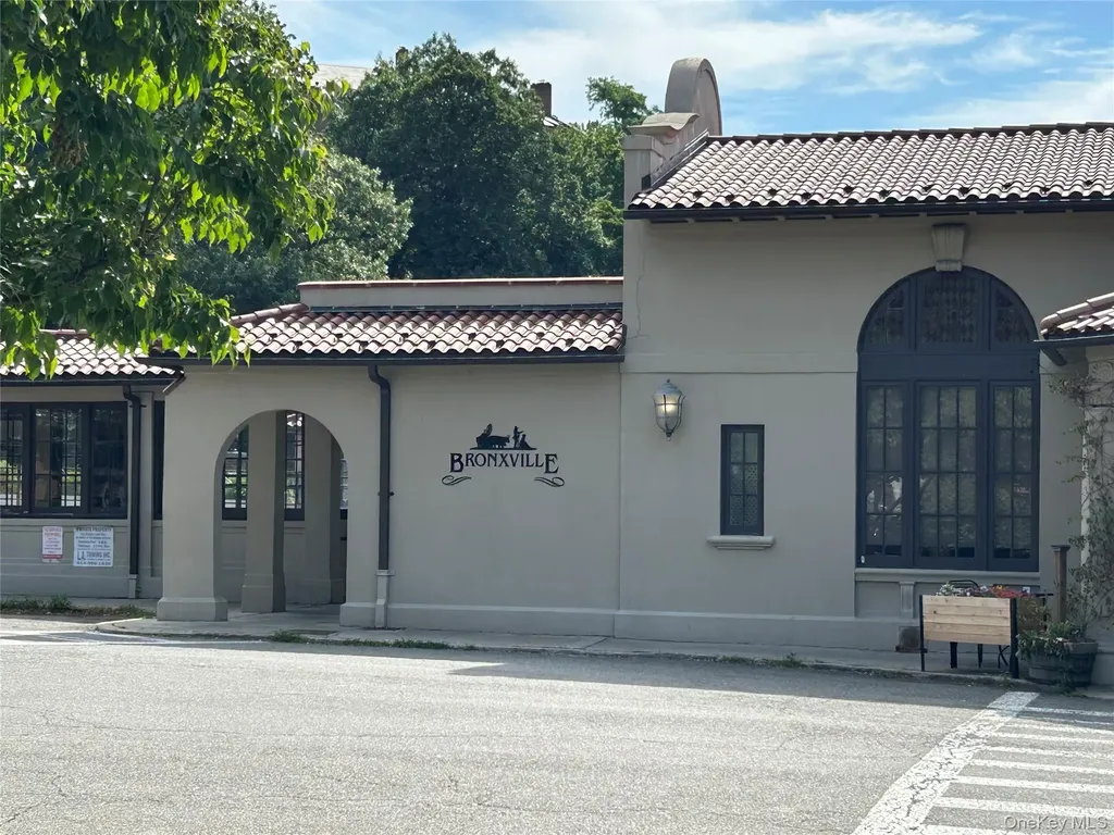 56 Pondfield Road W Bronxville NY 10708
