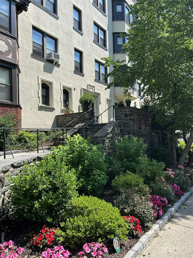 56 Pondfield Road W Bronxville NY 10708