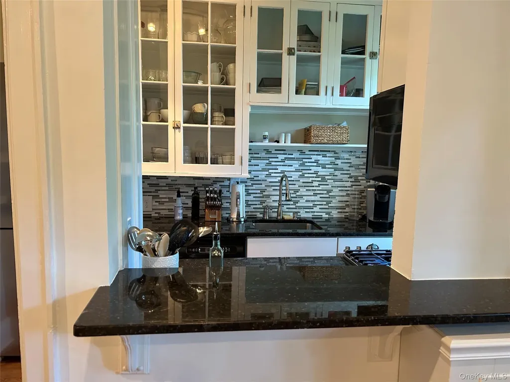 56 Pondfield Road W Bronxville NY 10708