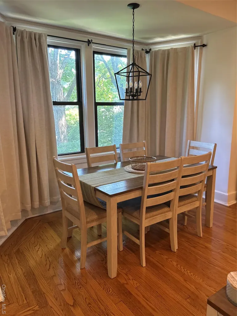 56 Pondfield Road W Bronxville NY 10708