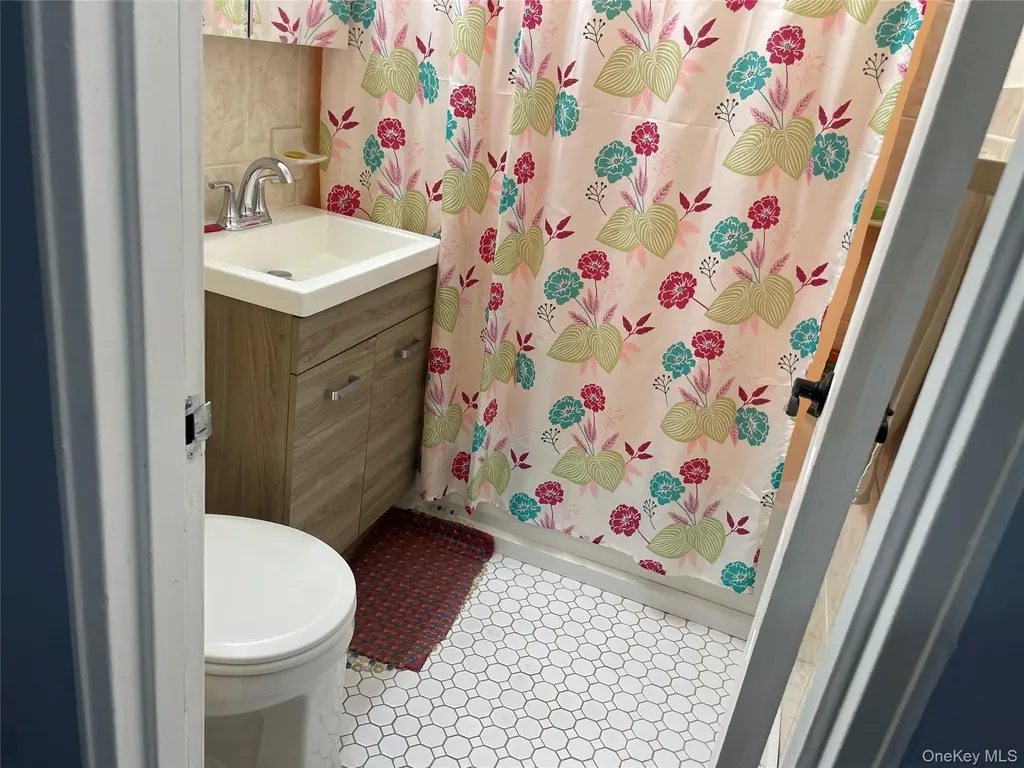 1296 Midland Avenue Yonkers NY 10704