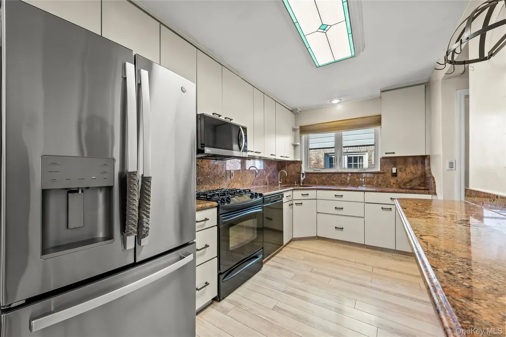 7516 180th Street Fresh Meadows NY 11366