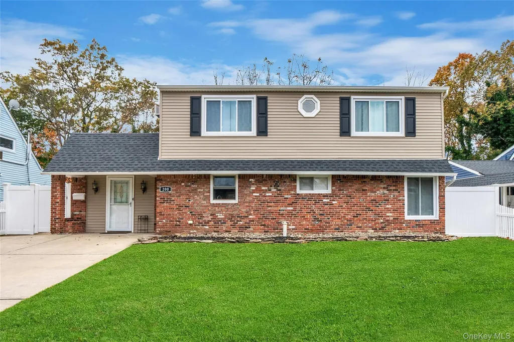 200 Willowood Drive Wantagh NY 11793