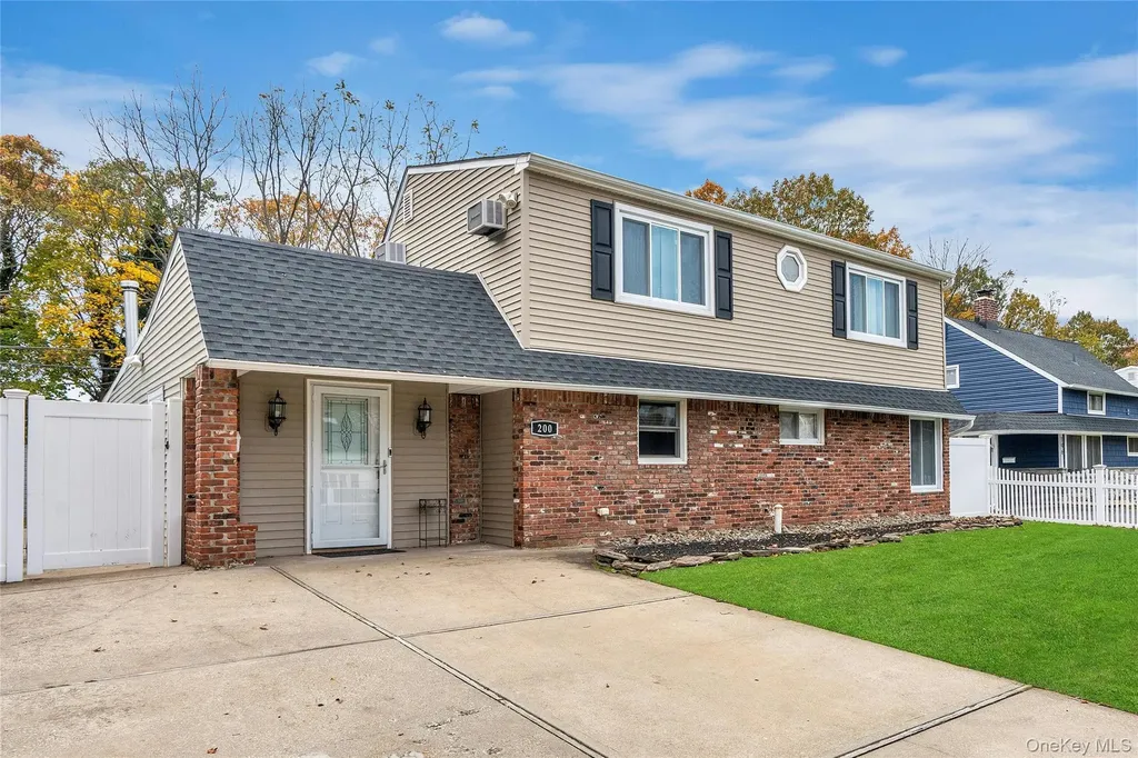 200 Willowood Drive Wantagh NY 11793