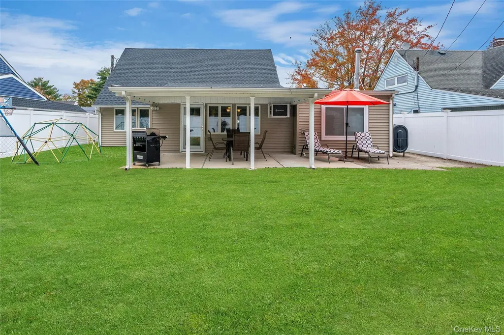 200 Willowood Drive Wantagh NY 11793