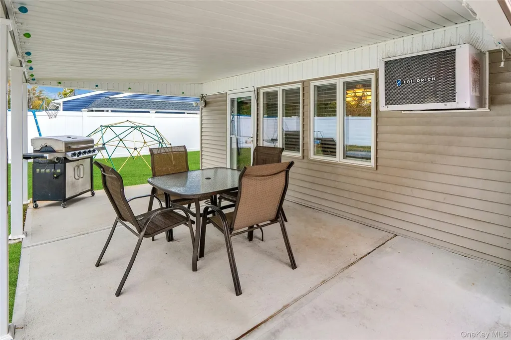 200 Willowood Drive Wantagh NY 11793