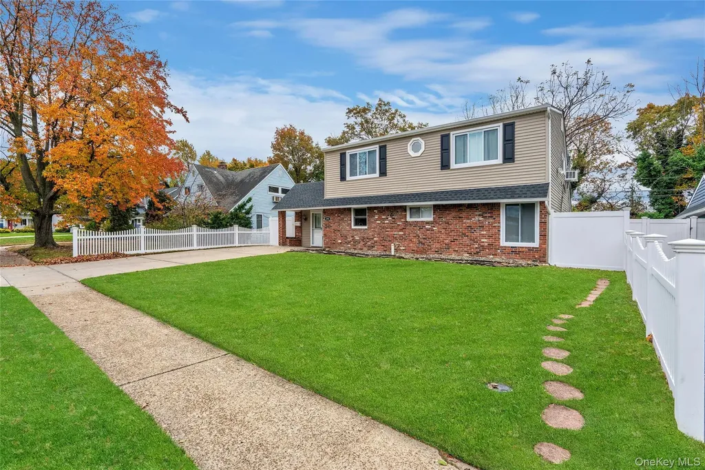 200 Willowood Drive Wantagh NY 11793