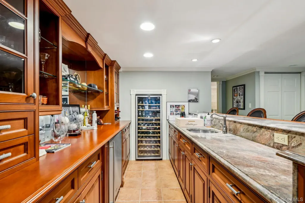 7 Short Path Nissequogue NY 11780