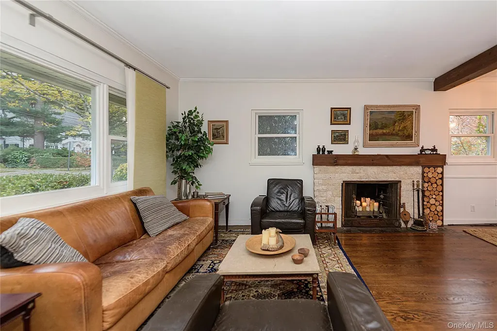 301 Park Lane Douglaston NY 11363