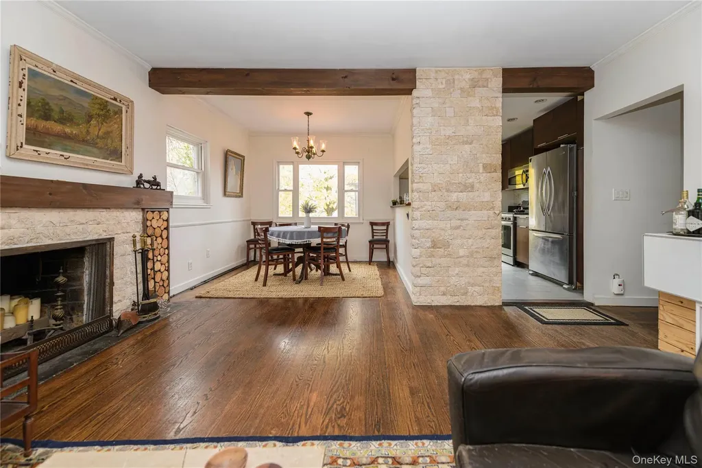 301 Park Lane Douglaston NY 11363
