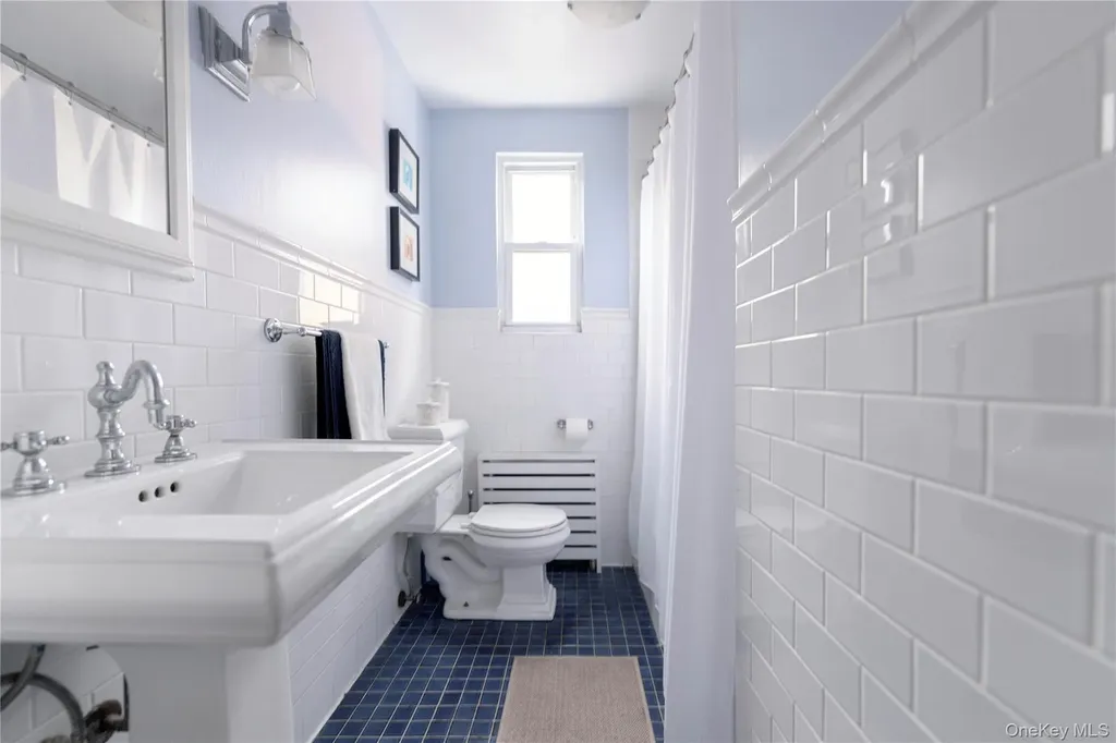 301 Park Lane Douglaston NY 11363