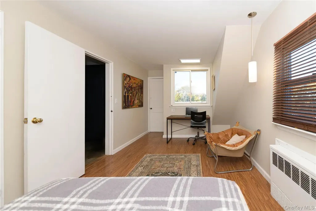 301 Park Lane Douglaston NY 11363