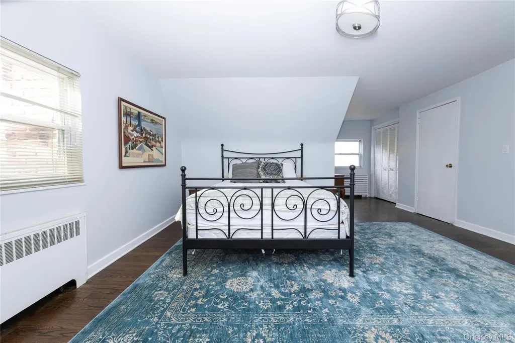 301 Park Lane Douglaston NY 11363