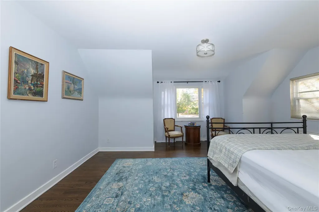301 Park Lane Douglaston NY 11363