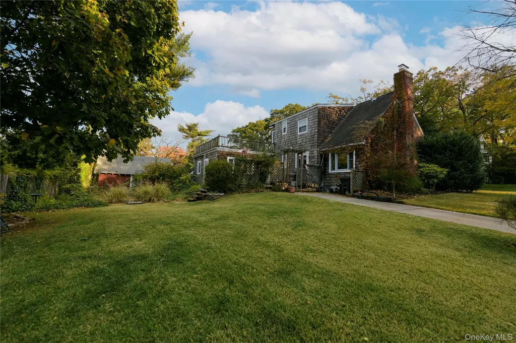 301 Park Lane Douglaston NY 11363