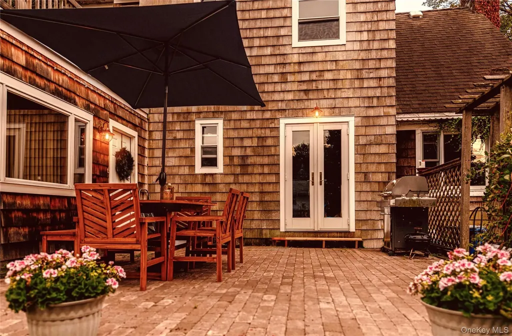 301 Park Lane Douglaston NY 11363
