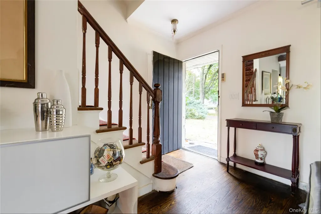 301 Park Lane Douglaston NY 11363