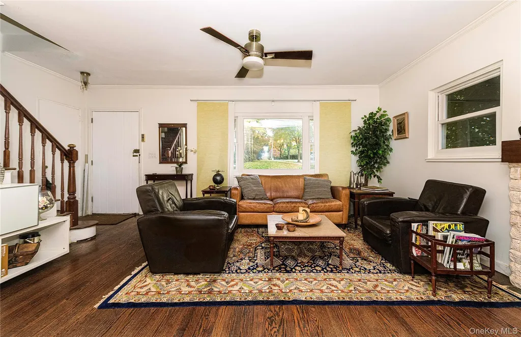 301 Park Lane Douglaston NY 11363