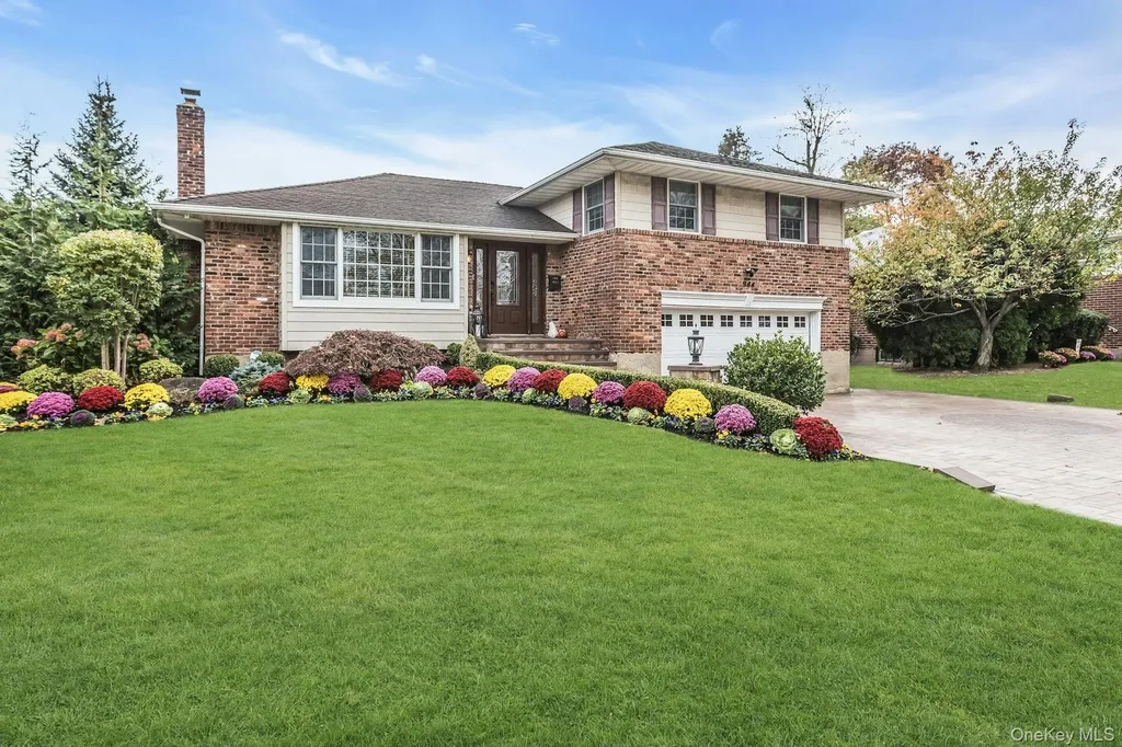 944 Plum Tree Road W Westbury NY 11590
