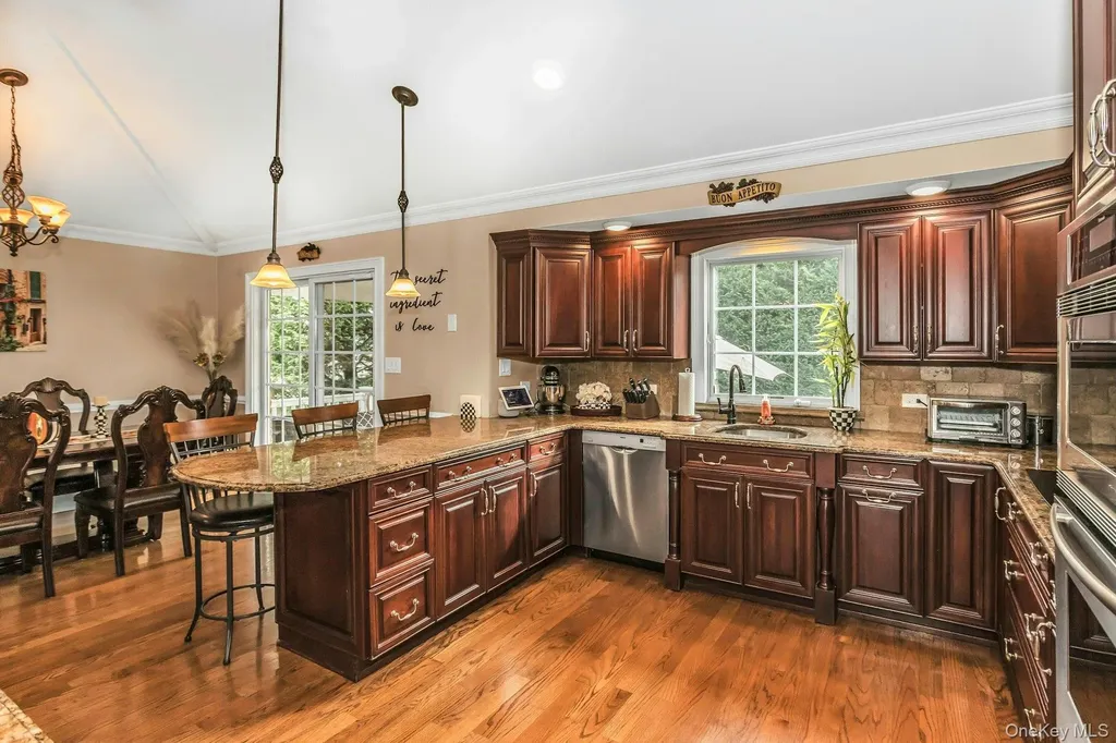 944 Plum Tree Road W Westbury NY 11590