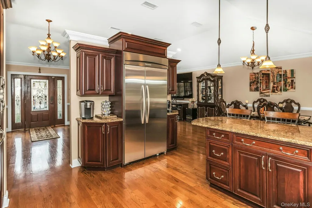 944 Plum Tree Road W Westbury NY 11590