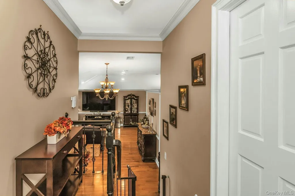 944 Plum Tree Road W Westbury NY 11590