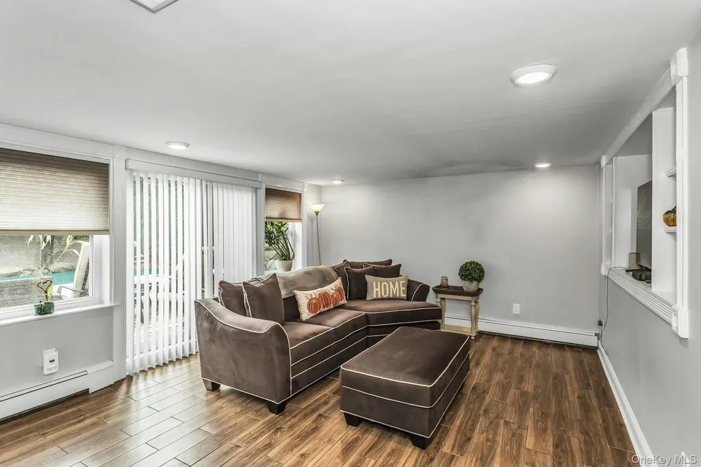 944 Plum Tree Road W Westbury NY 11590