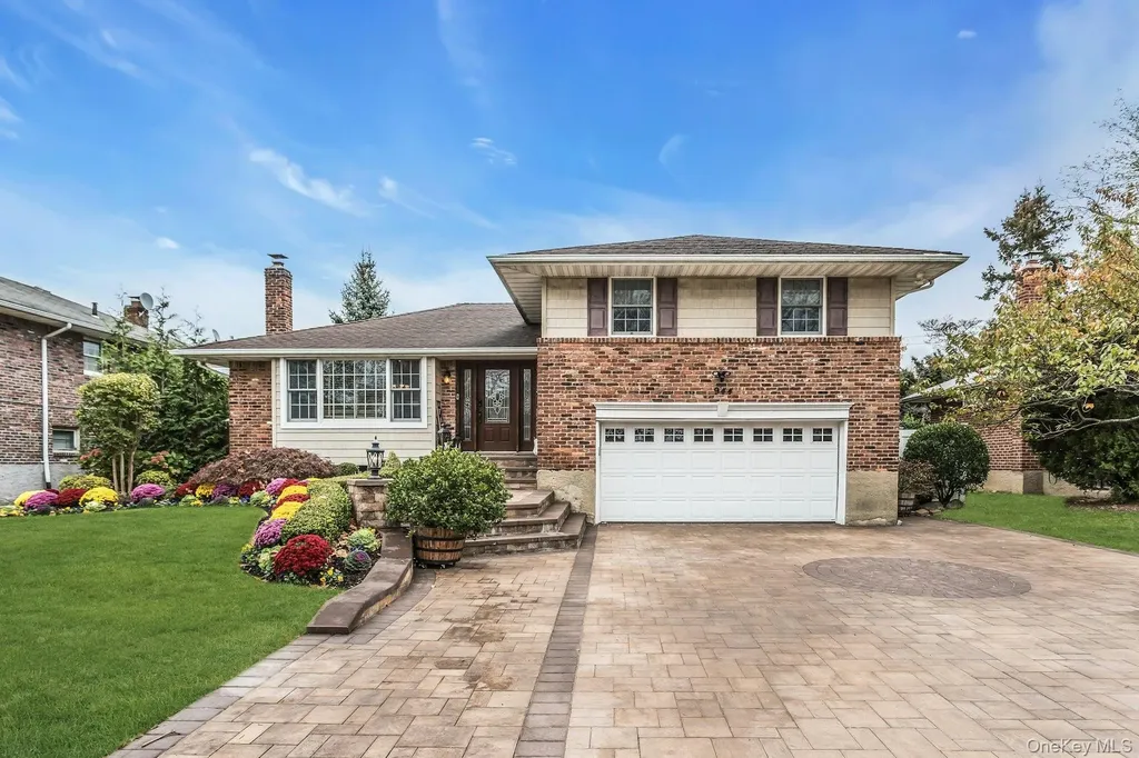 944 Plum Tree Road W Westbury NY 11590