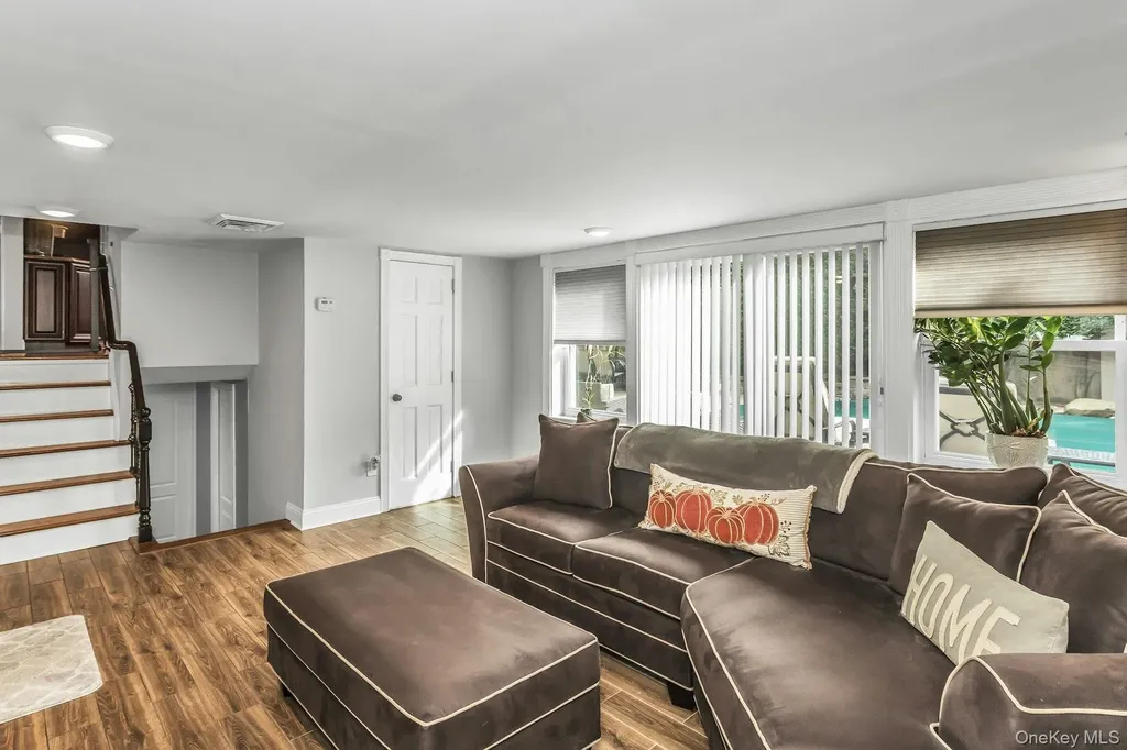 944 Plum Tree Road W Westbury NY 11590