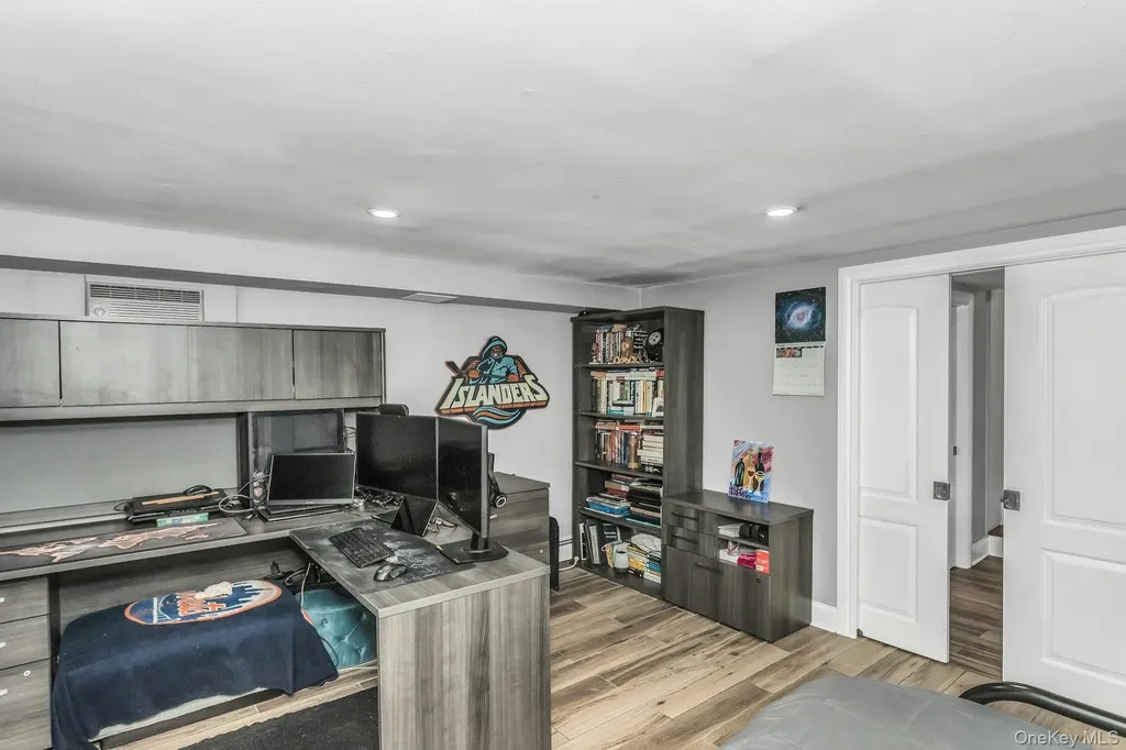 944 Plum Tree Road W Westbury NY 11590