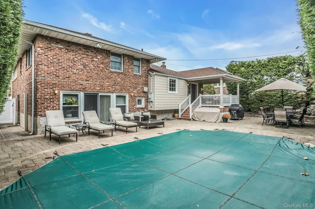 944 Plum Tree Road W Westbury NY 11590