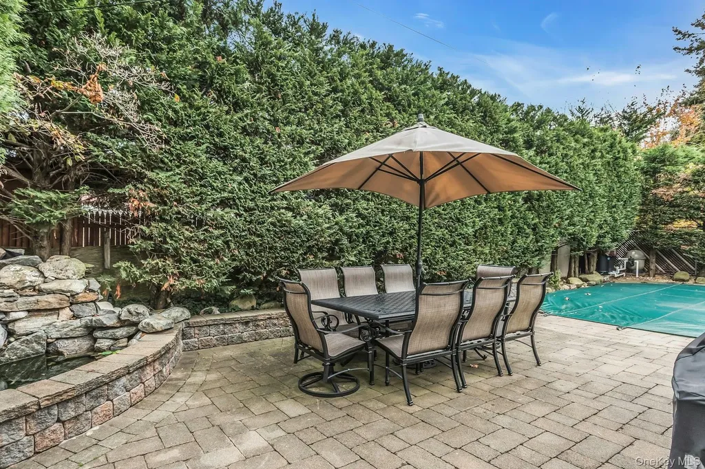 944 Plum Tree Road W Westbury NY 11590