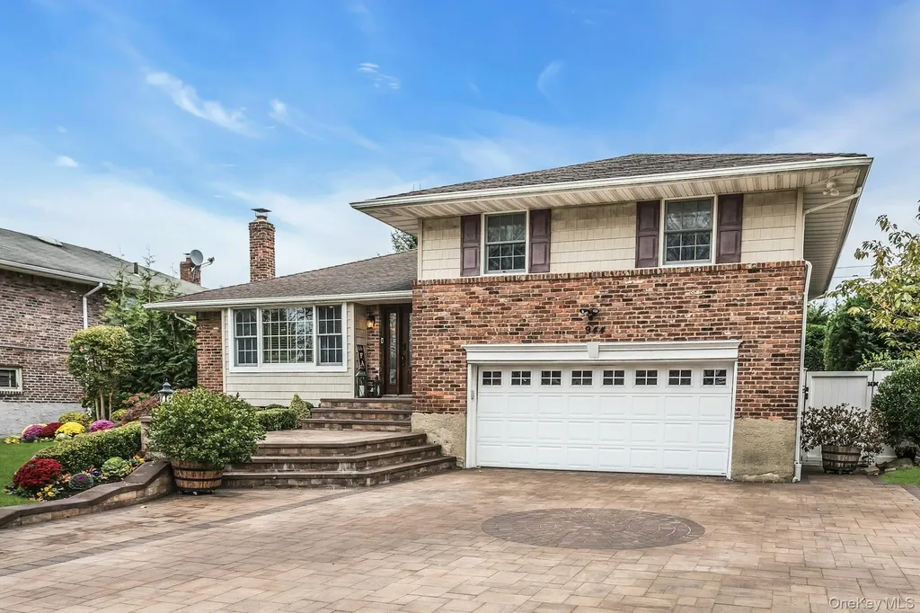 944 Plum Tree Road W Westbury NY 11590