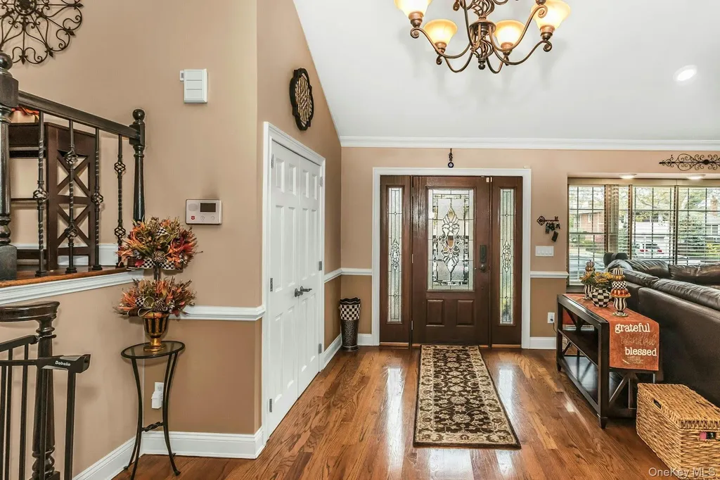 944 Plum Tree Road W Westbury NY 11590