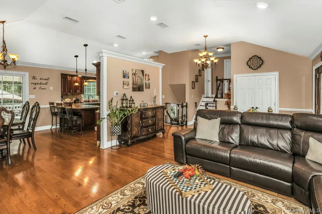 944 Plum Tree Road W Westbury NY 11590